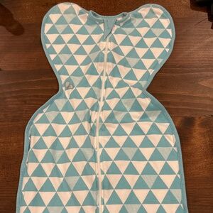 Love to Dream Swaddle Up Lite Summer Blue White Triangles Small 6.5-13 lbs